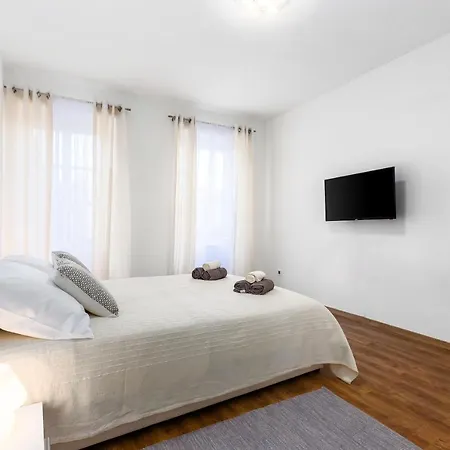 Central Suite Rijeka شقة